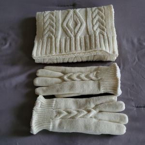 Isotoner Scarf and Glove Set